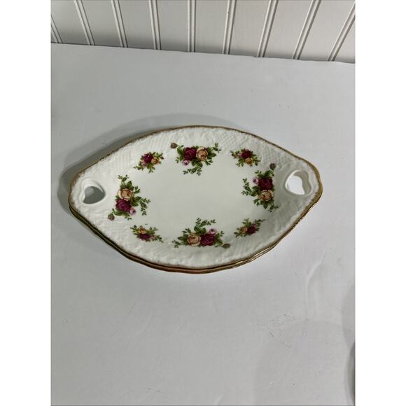 Royal Albert OLD COUNTRY ROSES 9 1/2" OVAL CANDY DISH W/HEART HANDLES Set Of 2 - Picture 1 of 3